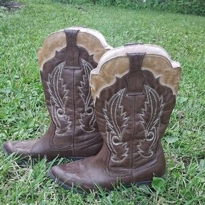Coconuts by Matisse Brown Tan Heeled Boots with Ornate Stitching